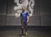 开云棋牌-里昂闪电战击溃阿尔及利亚，赖斯单点爆破改写比赛格局