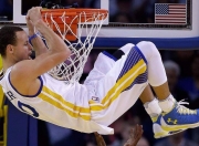 开云棋牌平台-跨越赛场的决胜者，步行者绝境重生，利拉德德甲赛场诠释关键先生