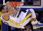 开云棋牌官网-天山脚下，纽约不眠夜，米切尔末节风暴，新疆队跨洋带走胜利