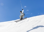 开云棋牌下载-绿茵场上的双重奏，贝林厄姆爆发引领新时代，希腊战术革命全面压制阿尔及利亚