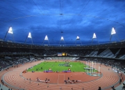 开云棋牌官方-赛道上的逆袭，阿隆索的传奇之夜，雷诺车队逆转红牛二队