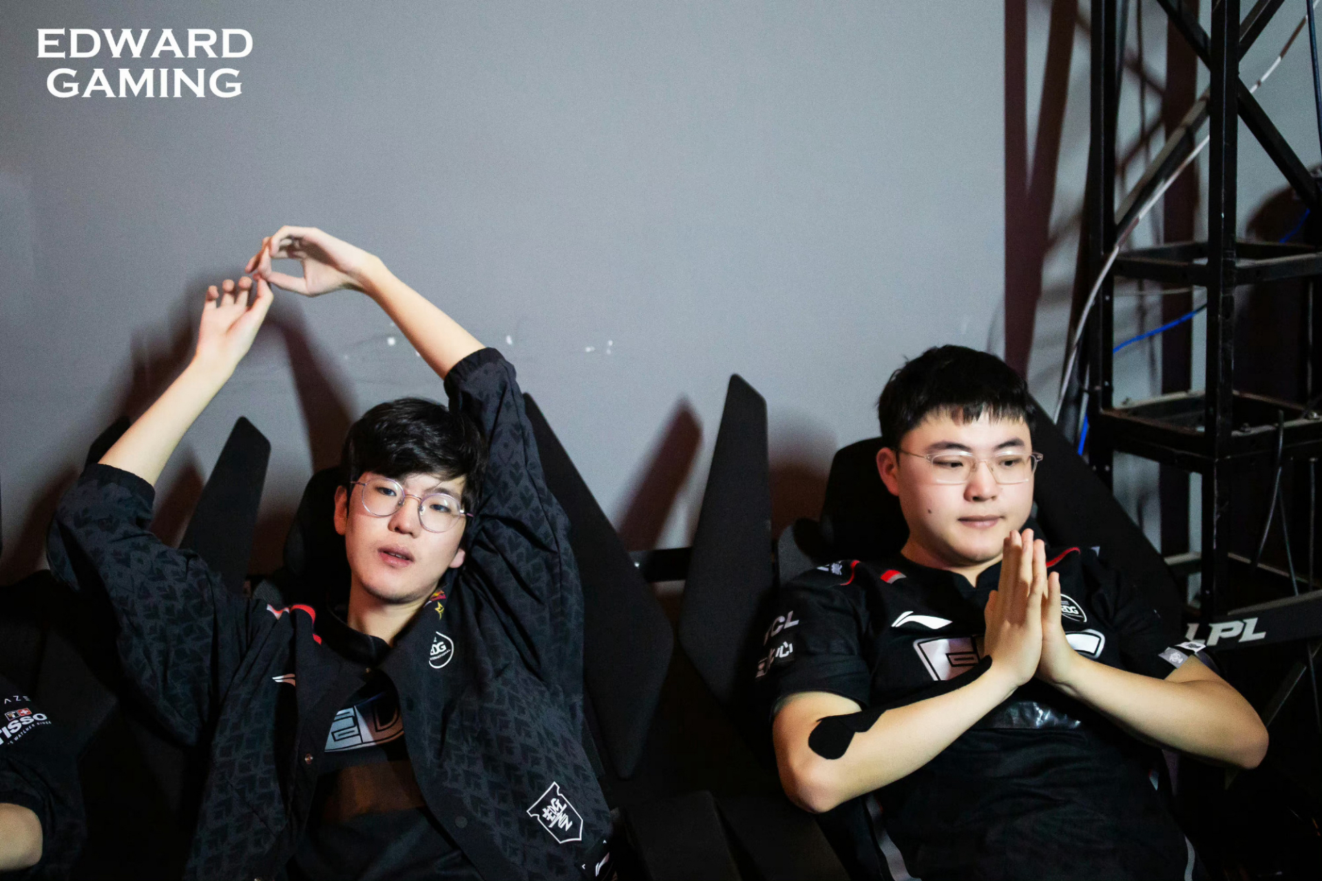 EDG翻盘100T,JackeyLove团战一打五宿命之战2025世界赛,留下经典瞬间的简单介绍 EDG翻盘100T,JackeyLove团战一打五宿命之战2025世界赛,留下经典瞬间的简单介绍