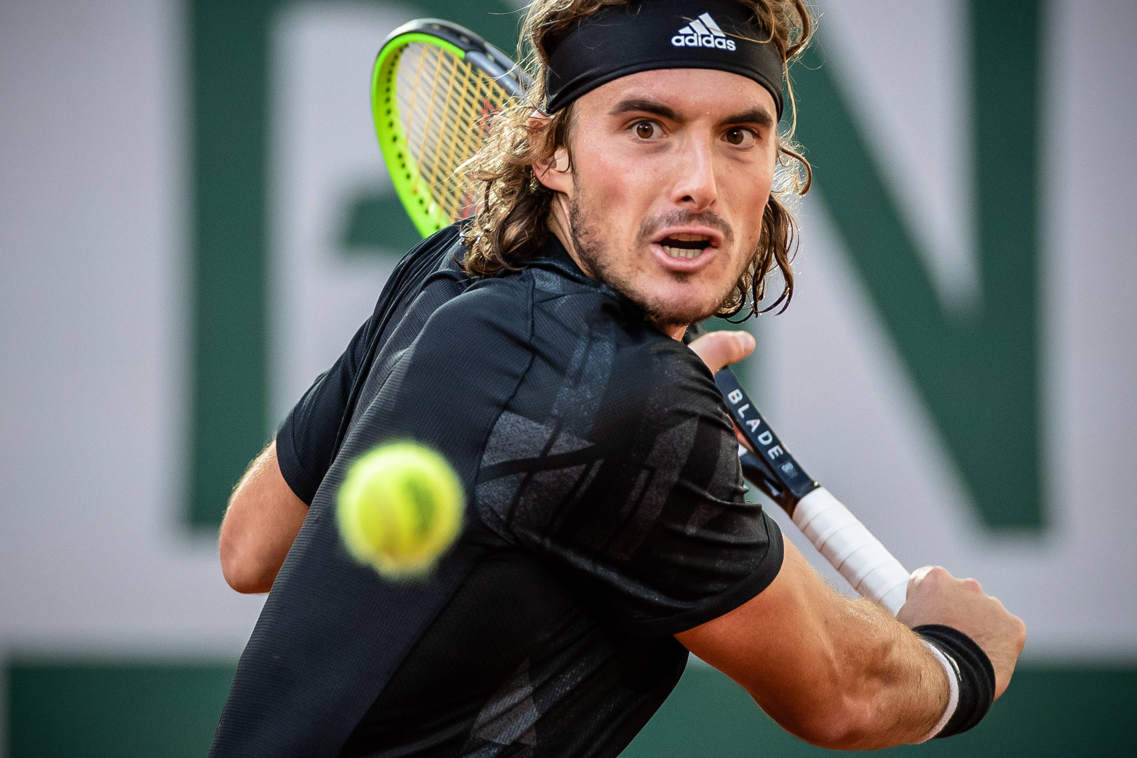 关于欧洲网球队险胜日本网球队，西西帕斯一己之力扛起全队的信息