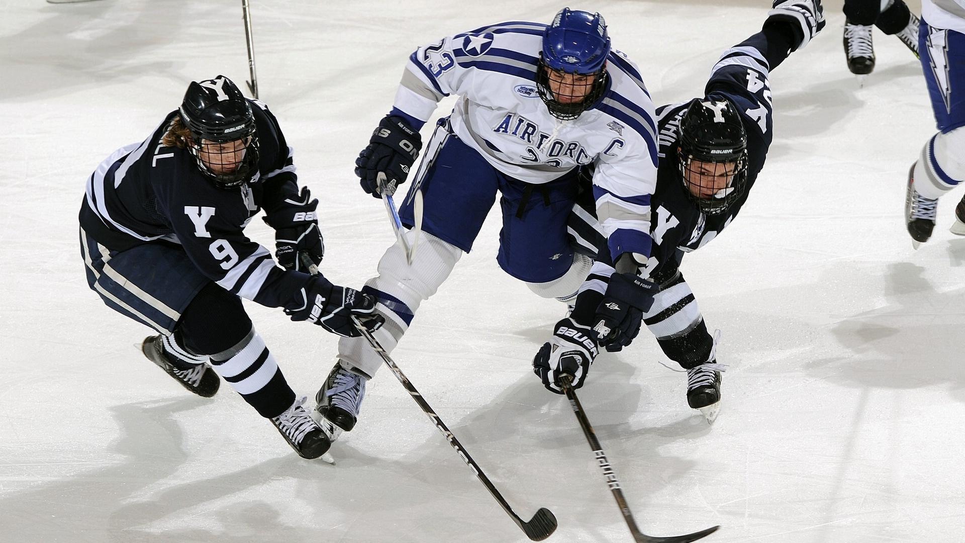 奇迹之夜！阿克破茧成蝶，勒沃库森绝境绽放击退紫百合