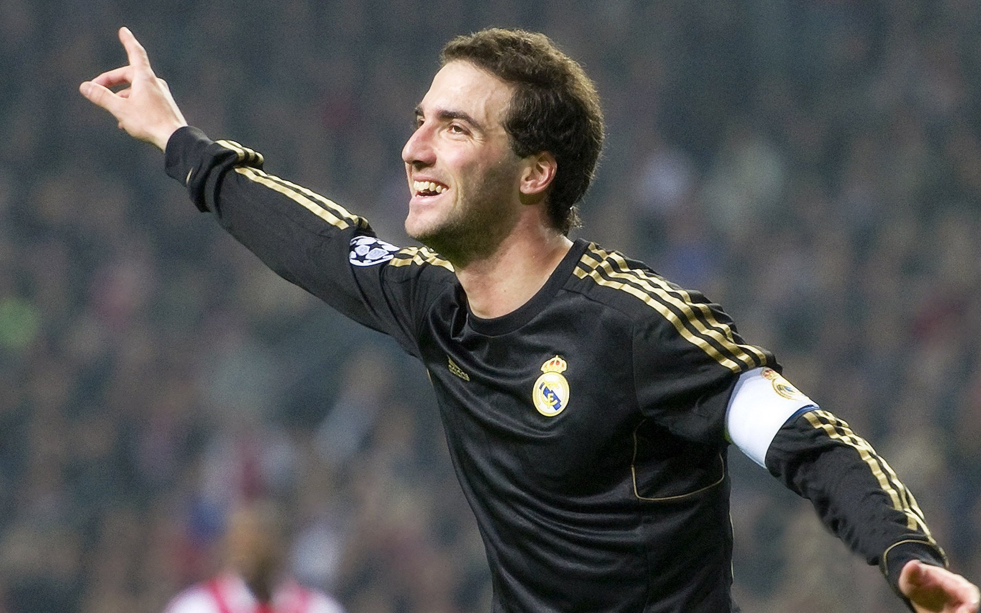 年度焦点之战，骑士铁骑踏破雄鹿，争冠之路首战告捷